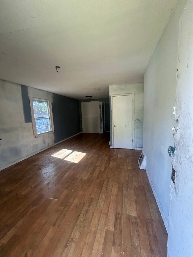 Building Photo - 212 Cameron Rd