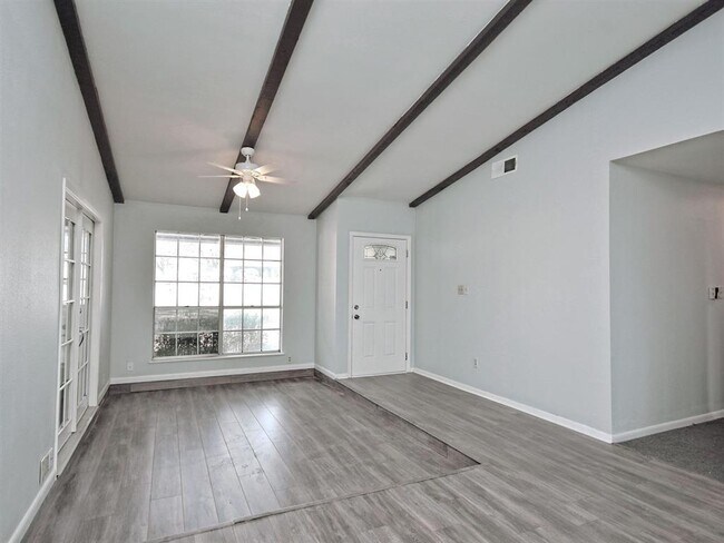 Foto del edificio - 6501 Highpoint Cove