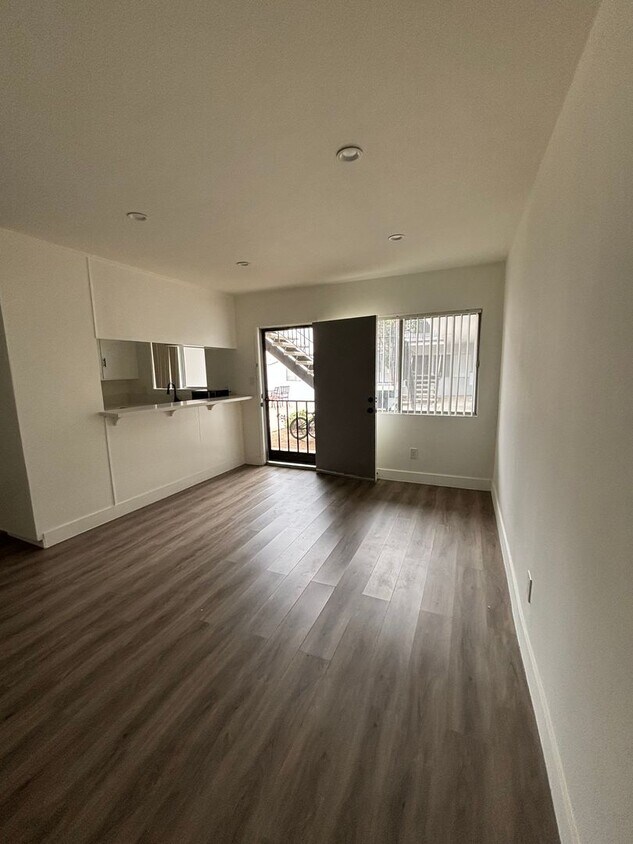Upgraded 1 Bedroom In Torrance with Reserv... - Upgraded 1 Bedroom In Torrance with Parkin...