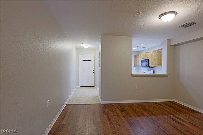 Foto del edificio - 12000 Rain Brook Ave