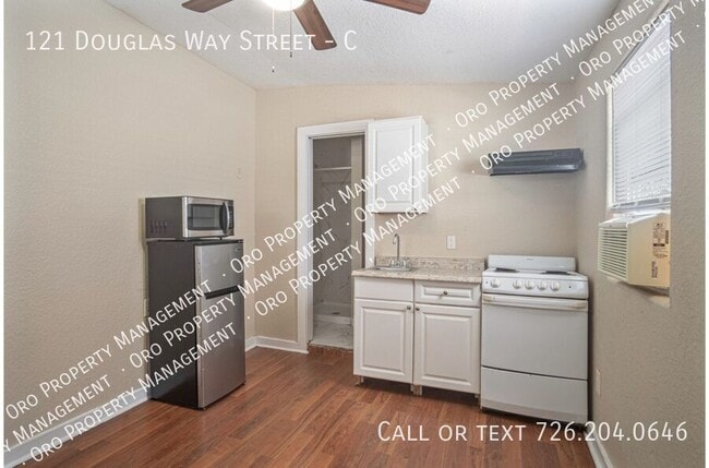 Building Photo - 121 Douglas Way St