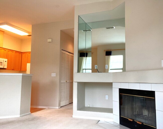 Building Photo - 203 Condor Pl