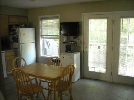Building Photo - 2 Bedroom Townhouse Available July 2026;  ...
