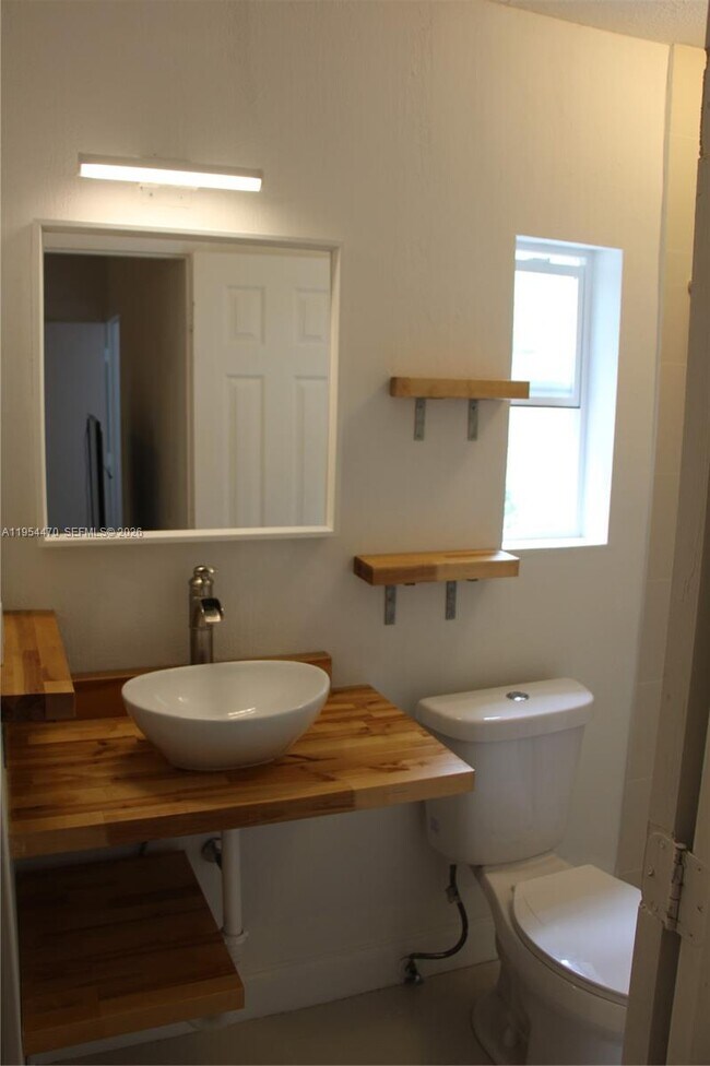 Foto del edificio - 225 NW 59th St