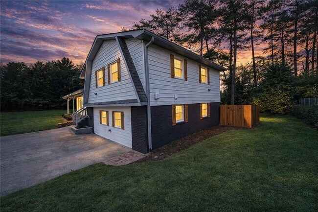 Foto del edificio - 3210 Ebenezer Rd NE