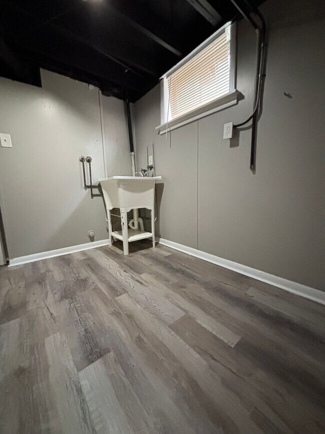 Foto del edificio - Spacious 3-Bedroom 2 Bath Home in Gary