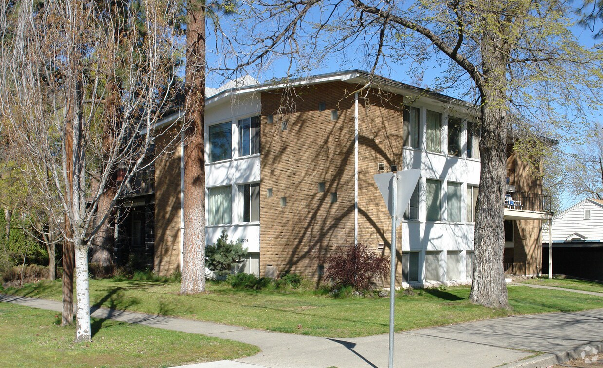 Primary Photo - 2204 W Pacific Ave