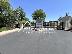 Building Photo - 1205 Albrighton Dr