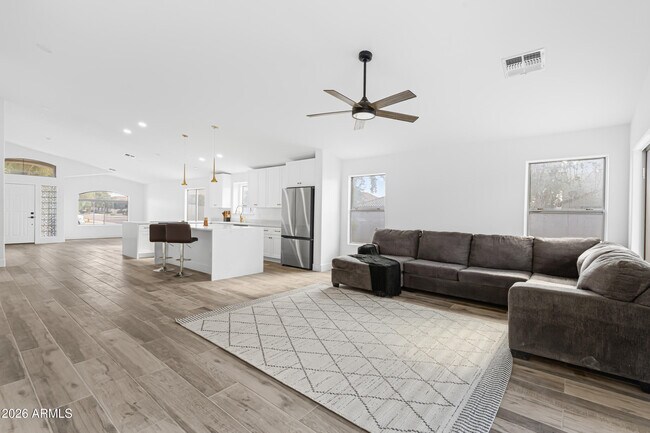 Foto del edificio - 4 N 163rd Ln