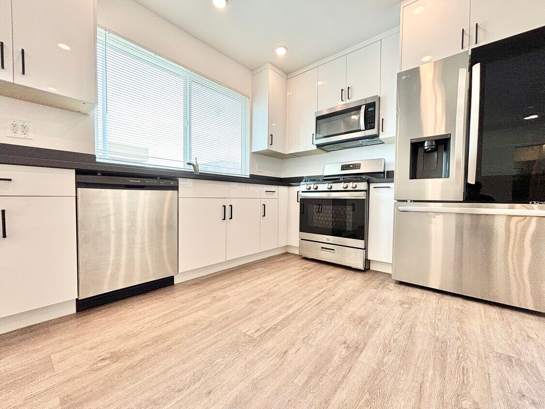 Foto principal - 1135 S Doheny Dr