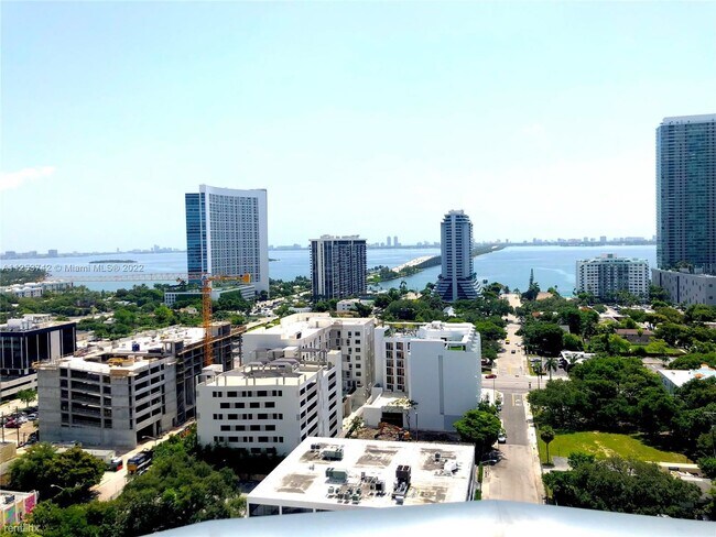 Building Photo - 2 br, 2 bath Condo - 101 NE 34th St Luxury...