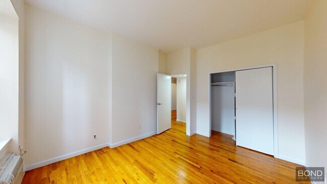 Building Photo - 306 E 91st St