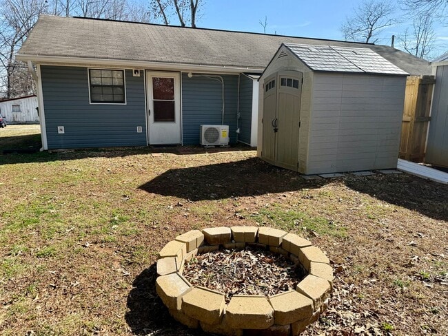 Photo - Maryville 37803 - Charming and freshly updated 1-bedroom, 1-bath duplex - Lawncare and water is i... House