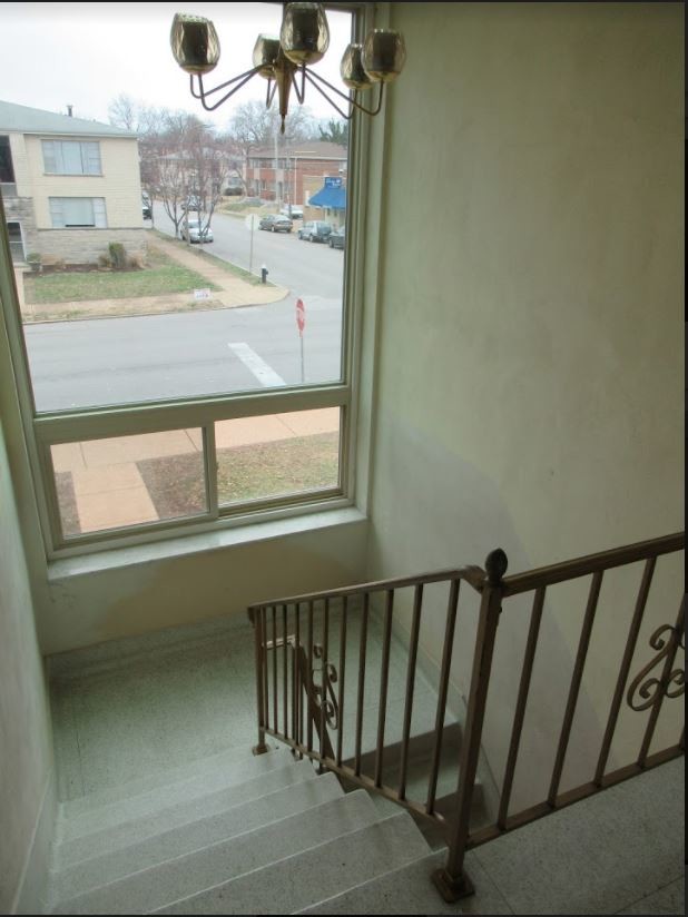 Entry Staircase - 5400 Eichelberger St