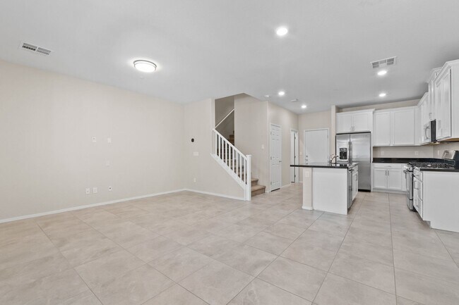 Building Photo - Stylish 3 Bedroom Townhome with Upgraded K...