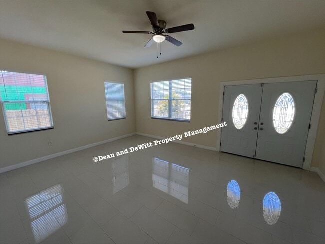 Foto del edificio - 4 Bed/2 Bath
