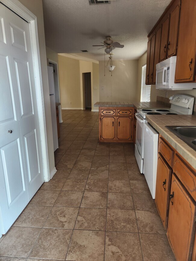 Kitchen - 2251 Sparrow Ln