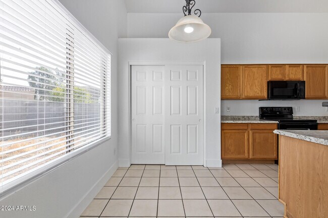 Building Photo - 7411 S 38th Dr