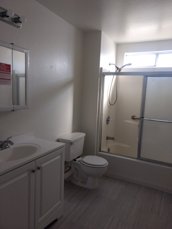 Foto del edificio - 10440 Baker Rd