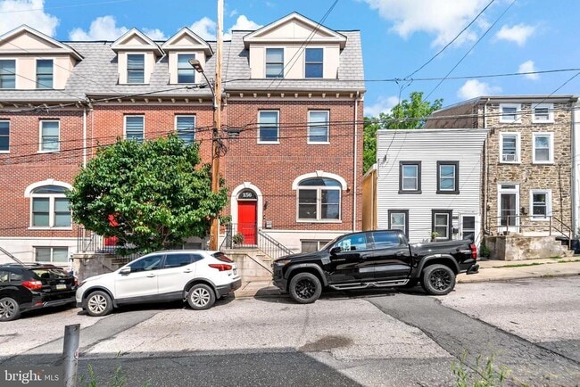 Building Photo - 156 Carson St