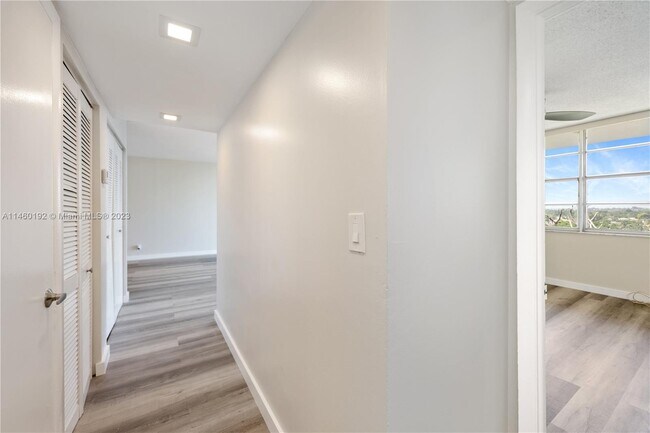Foto del edificio - 16740 NE 9th Ave