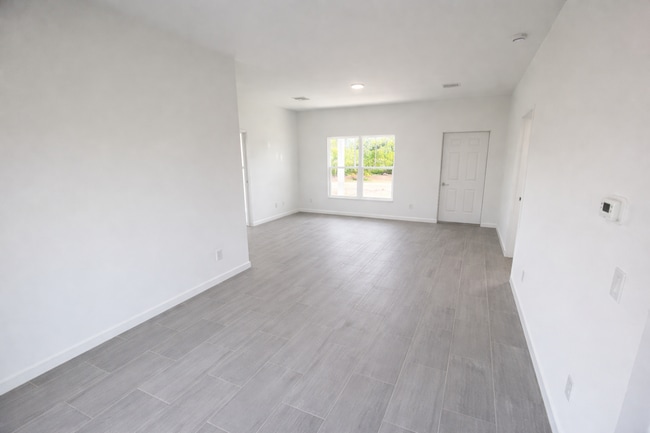 Foto del edificio - 1248 Hillcrest St E