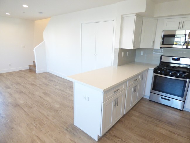 Building Photo - 10930 Hartsook St