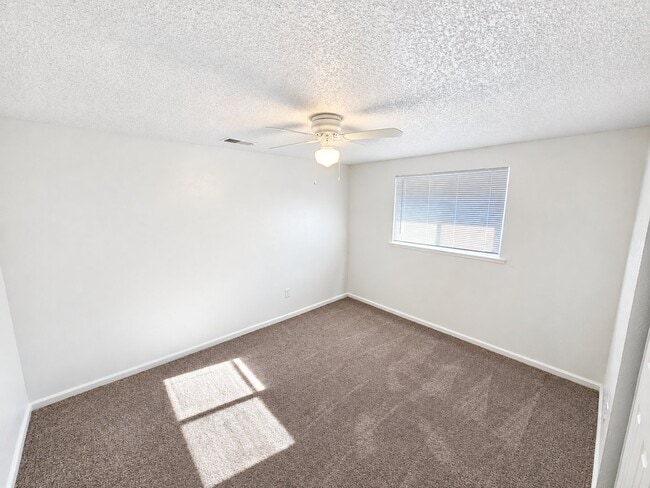Foto del edificio - 8101-8195 W 9th Ave