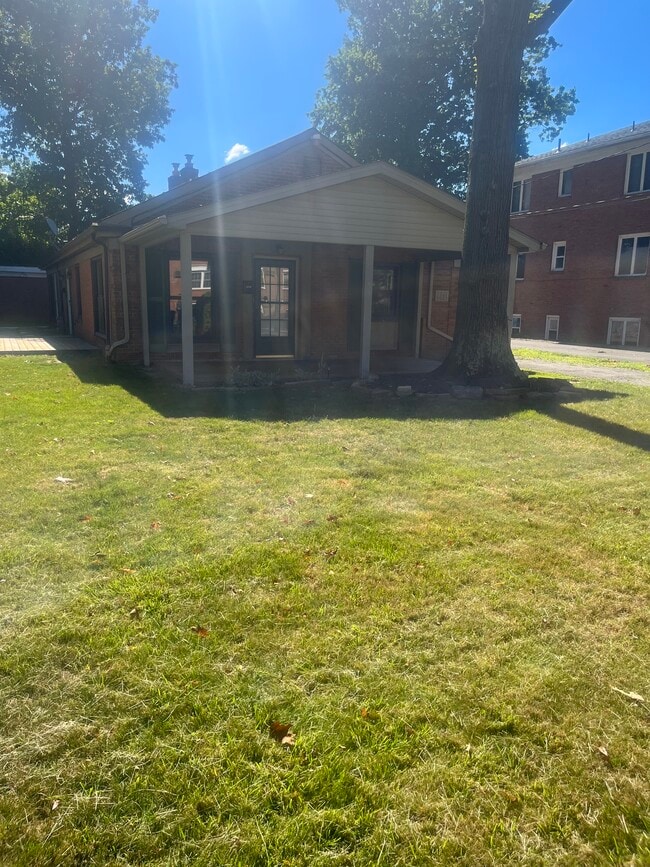 Building Photo - 5021 Forest Park Pl