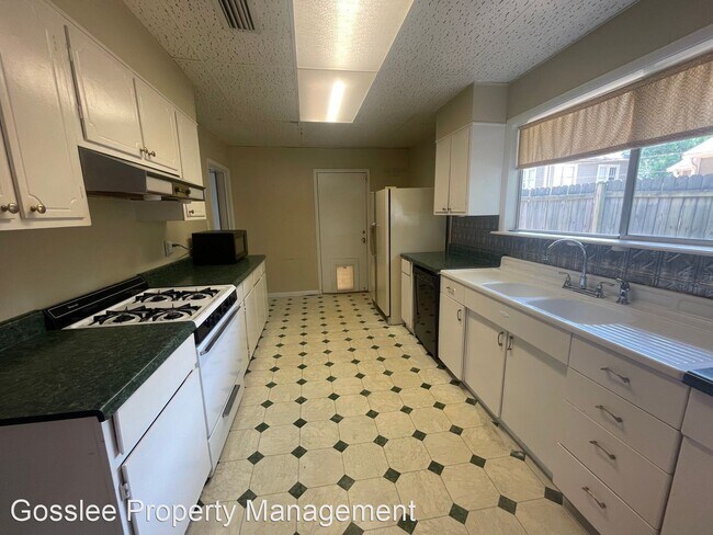 Building Photo - 2 br, 1 bath House - 725 Delaware Street