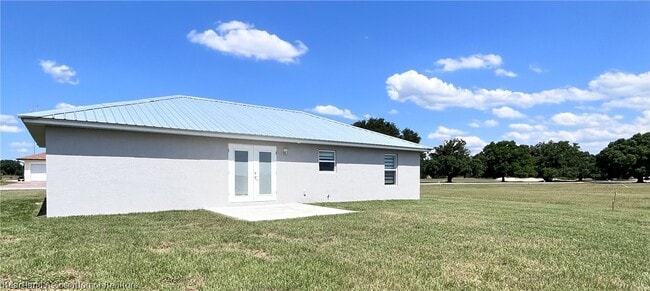 Building Photo - 7143 Golf Club Dr