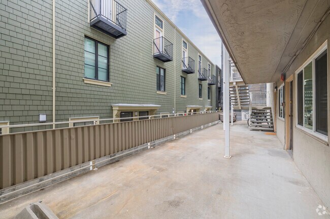 Aterrizaje del primer piso - 2540 Regent St