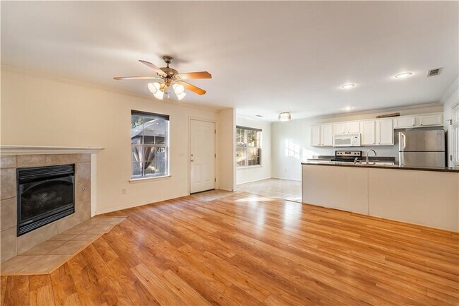 Building Photo - 2135 Skyler Dr
