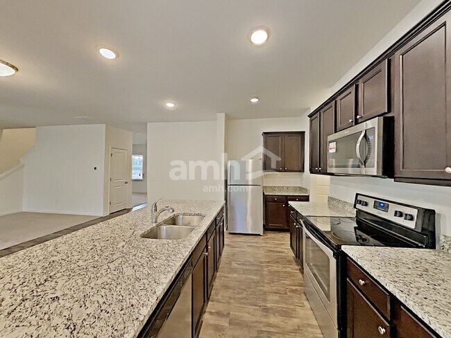 Building Photo - 7226 Deering Ct