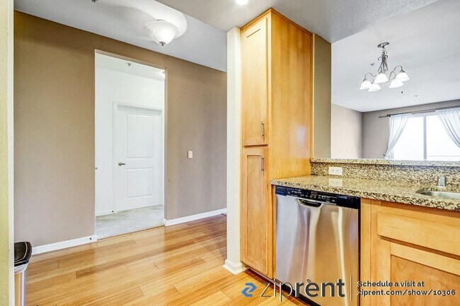Building Photo - 501 Crescent Way