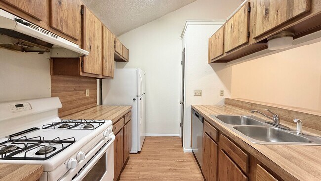 Foto del edificio - Nice 2 bedroom, 2 bath Duplex in Dorsett Oaks