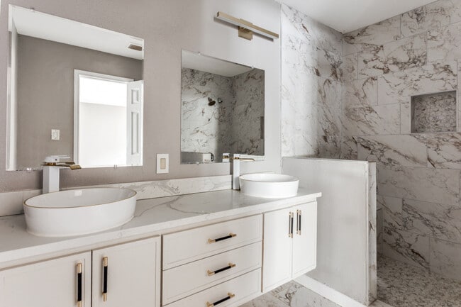 Foto del edificio - 1612 Woodview Dr