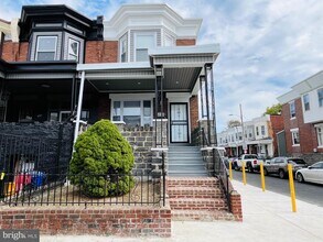 Building Photo - 633 S 57th St