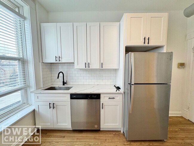 Foto del edificio - 1362 N Bosworth Ave