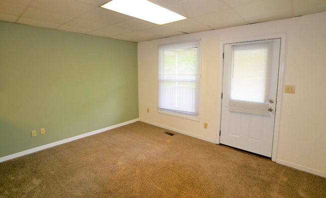 Building Photo - Bungalow Near Downtown Bloomington – 3 Bed...