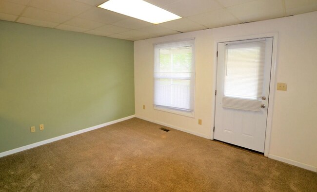 Foto del edificio - Bungalow Near Downtown Bloomington – 3 Bed...