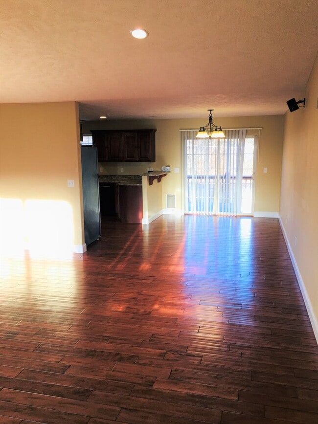 Foto del edificio - Fenced Backyard