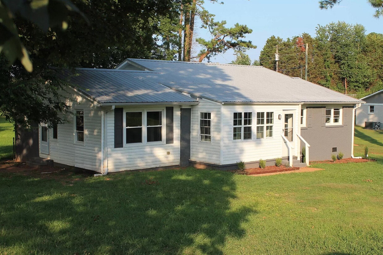 Primary Photo - 2226 Windcrest Dr
