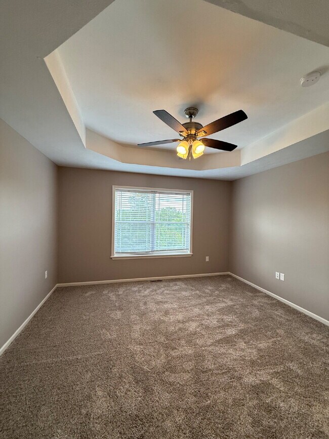 Foto del edificio - 4BR Basement Home