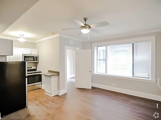 Building Photo - 827 W Lakeside Pl