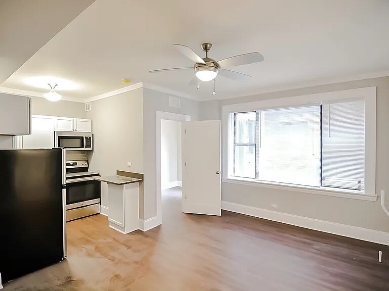 Foto principal - 827 W Lakeside Pl