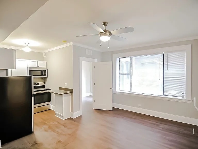 Primary Photo - 827 W Lakeside Pl