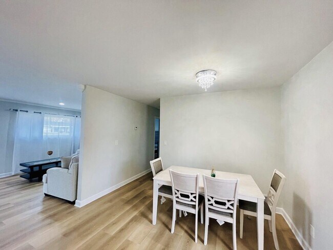 Foto del edificio - 2547 Empire Dr