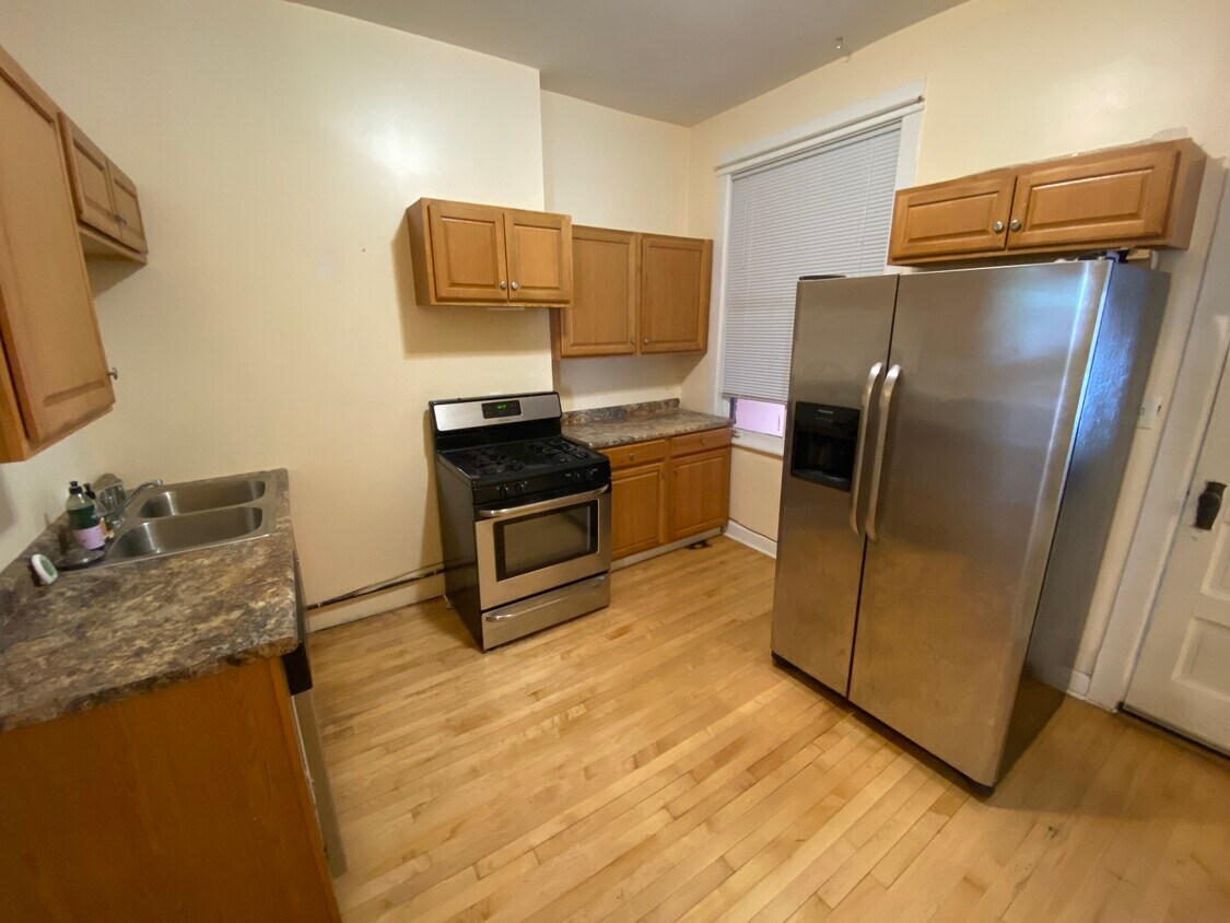 Primary Photo - 2960 N Lincoln Ave