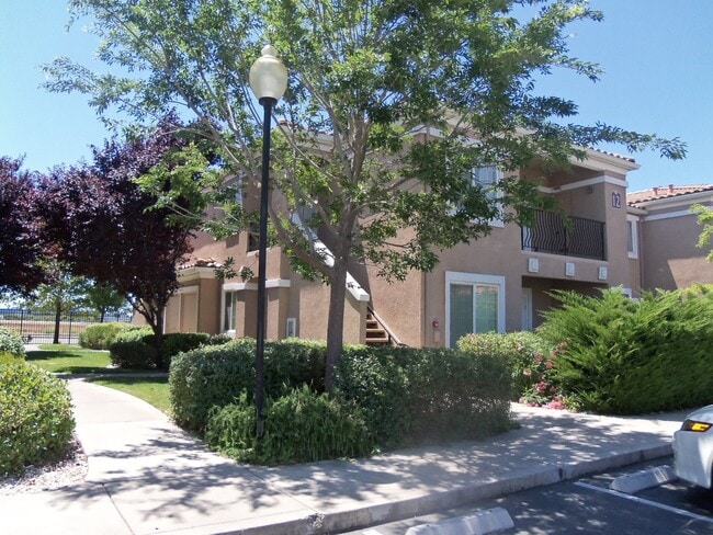 Adorable Upstairs 1/1 Condo (North Natomas... - Adorable Upstairs 1/1 Condo (North Natomas...